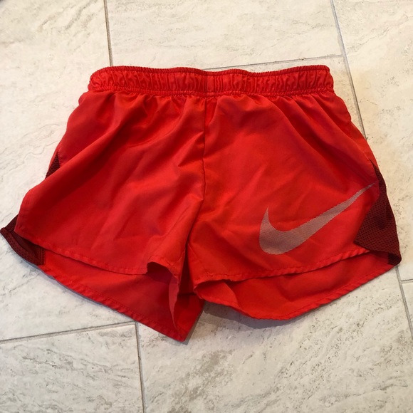 Nike Women’s Shorts - Picture 2 of 3